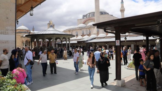 Akdeniz Belediyesi Şehit Ailelerini bu kez Konya’da gezdirdi